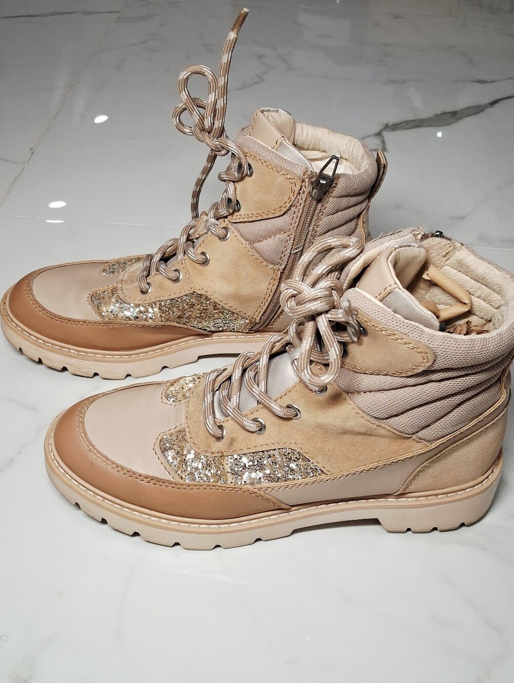 Dolve Vita tan cream beige ankle boots glitter accents 8.5 zip up combat